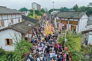 卡莱尔：第三节是转折点 布鲁斯-布朗在中场休息时鼓励了队友